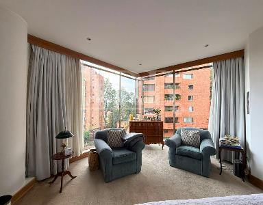 Apartamento de 2 alcobas en venta en Los Rosales, Bogotá, 220 m² · foto 13 de 16