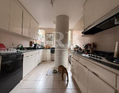 Apartamento de 2 alcobas en venta en Los Rosales, Bogotá, 220 m² · foto 15 de 16