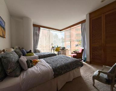 Apartamento de 2 alcobas en venta en Los Rosales, Bogotá, 220 m² · foto 9 de 16