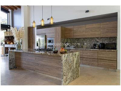 Casa de 4 alcobas en venta en Alto De Palmas, Envigado, 1630 m² · foto 2 de 18