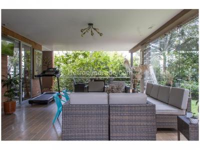 Casa de 4 alcobas en venta en Loma Del Escobero, Envigado, 650 m² · foto 3 de 15