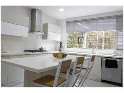 Casa de 4 alcobas en venta en Loma Del Escobero, Envigado, 650 m² · foto 4 de 15
