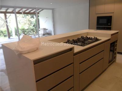 Casa de 4 alcobas en venta en Loma Del Chocho, Envigado, 298 m² · foto 2 de 12
