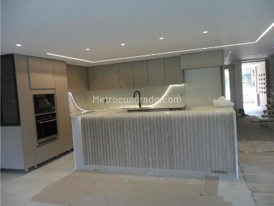 Casa de 4 alcobas en venta en Loma Del Chocho, Envigado, 298 m² · foto 4 de 12