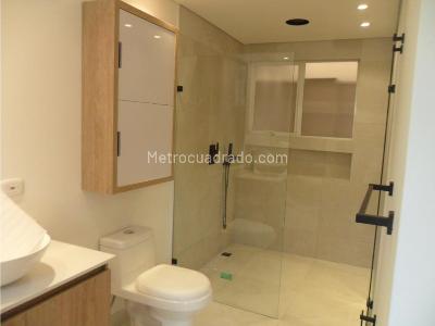 Casa de 4 alcobas en venta en Loma Del Chocho, Envigado, 298 m² · foto 10 de 12