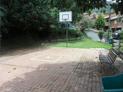 Casa de 4 alcobas en venta en Loma Del Chocho, Envigado, 298 m² · foto 11 de 12