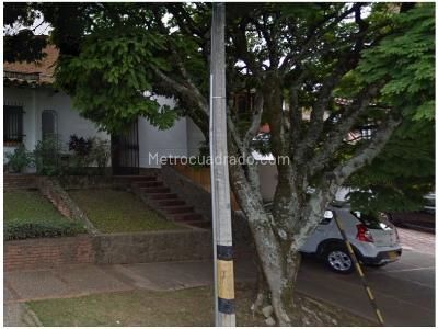 Casa de 3 alcobas en venta en Simon Bolivar, Medellín, 232 m² · foto 2 de 17