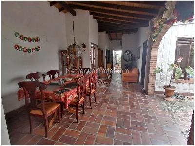 Casa de 3 alcobas en venta en Simon Bolivar, Medellín, 232 m² · foto 5 de 17