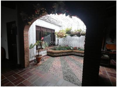 Casa de 3 alcobas en venta en Simon Bolivar, Medellín, 232 m² · foto 8 de 17