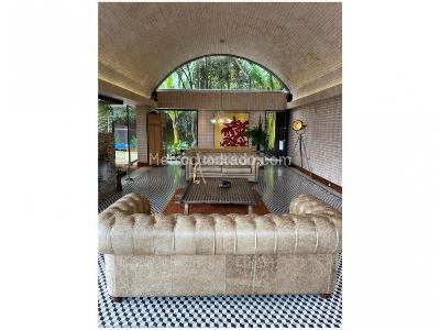 Casa de 3 alcobas en venta en Loma Del Escobero, Envigado, 2000 m² · foto 2 de 20