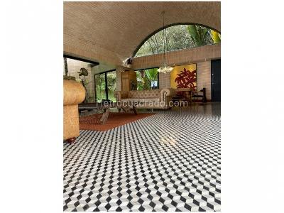 Casa de 3 alcobas en venta en Loma Del Escobero, Envigado, 2000 m² · foto 3 de 20