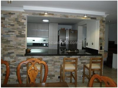 Casa de 3 alcobas en venta en Loma De Los Bernal, Medellín, 120 m² · foto 2 de 20