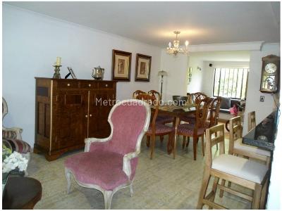 Casa de 3 alcobas en venta en Loma De Los Bernal, Medellín, 120 m² · foto 3 de 20