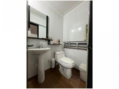 Casa de 3 alcobas en venta en Loma Del Chocho, Envigado, 186 m² · foto 18 de 20