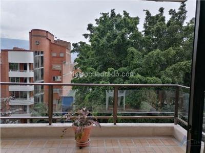 Apartamento de 3 alcobas en venta en Laureles, Medellín, 112 m² · foto 2 de 19