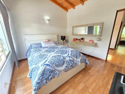 Casa de 3 alcobas en venta en Intermedia, Envigado, 198 m² · foto 8 de 20