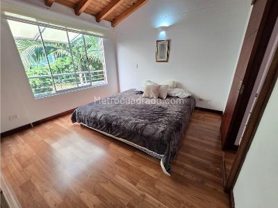 Casa de 3 alcobas en venta en Intermedia, Envigado, 198 m² · foto 11 de 20