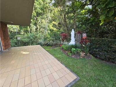 Casa de 3 alcobas en venta en Intermedia, Envigado, 198 m² · foto 18 de 20