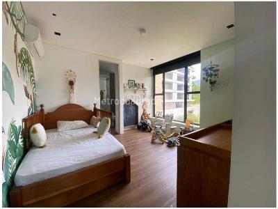 Apartamento de 4 alcobas en venta en Poblado Sector Campestre, Medellín, 230 m² · foto 8 de 15