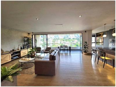 Apartamento de 3 alcobas en venta en El Poblado Loma De Los Parra, Medellín, 188 m² · foto 2 de 20