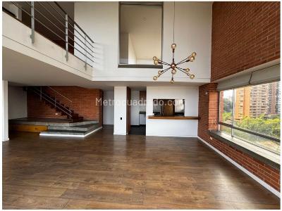 Apartamento en venta en El Poblado El Tesoro, Medellín · foto 2 de 18