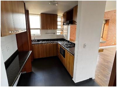 Apartamento en venta en El Poblado El Tesoro, Medellín · foto 6 de 18