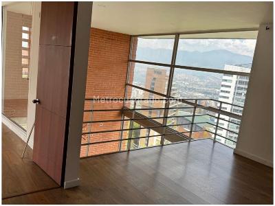 Apartamento en venta en El Poblado El Tesoro, Medellín · foto 9 de 18