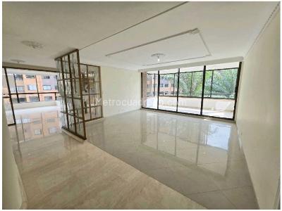 Apartamento de 4 alcobas en venta en Poblado Sector La Tomatera, Medellín, 260 m² · foto 1 de 20