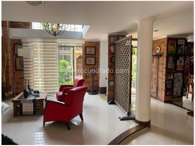 Casa de 4 alcobas en venta en Loma De San Jose, Sabaneta, 370 m² · foto 4 de 16