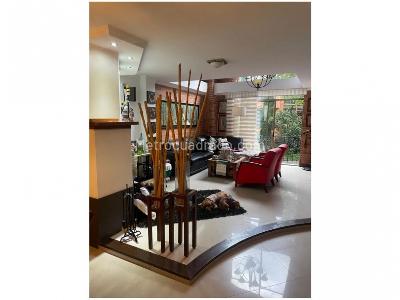 Casa de 4 alcobas en venta en Loma De San Jose, Sabaneta, 370 m² · foto 5 de 16
