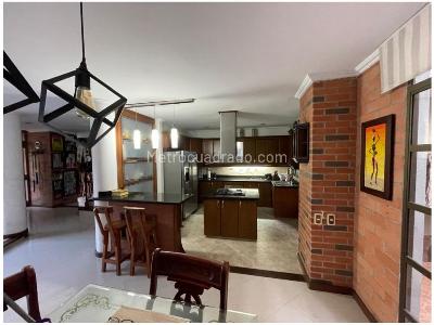 Casa de 4 alcobas en venta en Loma De San Jose, Sabaneta, 370 m² · foto 6 de 16