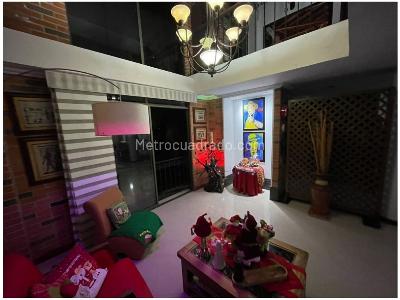 Casa de 4 alcobas en venta en Loma De San Jose, Sabaneta, 370 m² · foto 8 de 16