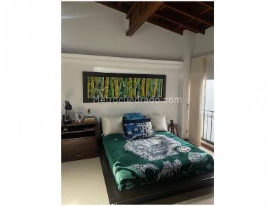 Casa de 4 alcobas en venta en Loma De San Jose, Sabaneta, 370 m² · foto 11 de 16