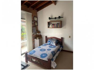 Casa de 4 alcobas en venta en Loma De San Jose, Sabaneta, 370 m² · foto 12 de 16