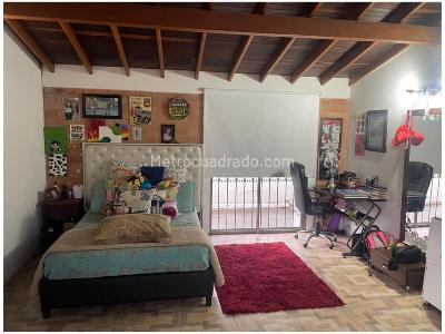 Casa de 4 alcobas en venta en Loma De San Jose, Sabaneta, 370 m² · foto 14 de 16
