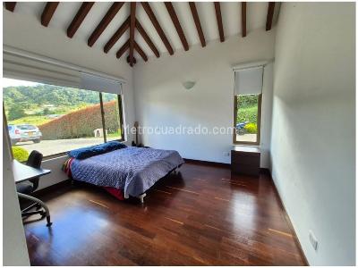 Casa de 3 alcobas en venta en Loma Del Escobero, Envigado · foto 15 de 20