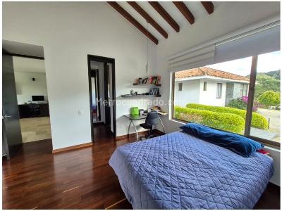 Casa de 3 alcobas en venta en Loma Del Escobero, Envigado · foto 16 de 20