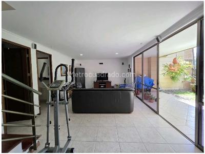 Casa de 4 alcobas en venta en Loma Benedictinos, Envigado, 234 m² · foto 11 de 20