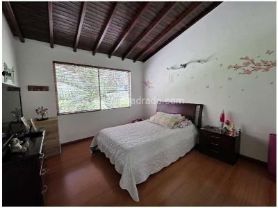 Casa de 4 alcobas en venta en Loma Benedictinos, Envigado, 234 m² · foto 17 de 20