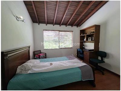 Casa de 4 alcobas en venta en Loma Benedictinos, Envigado, 234 m² · foto 18 de 20