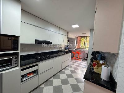 Apartamento de 3 alcobas en venta en El Poblado El Tesoro, Medellín, 165 m² · foto 8 de 19