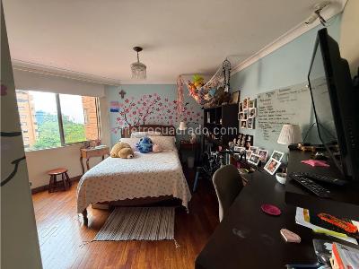 Apartamento de 3 alcobas en venta en El Poblado El Tesoro, Medellín, 165 m² · foto 17 de 19