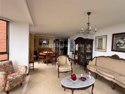 Apartamento de 3 alcobas en venta en El Tesoro, Medellín, 139 m² · foto 4 de 15