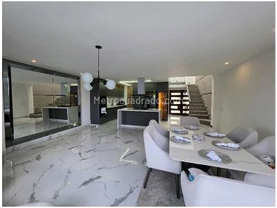 Casa de 3 alcobas en venta en San Lucas, Envigado, 280 m² · foto 3 de 20