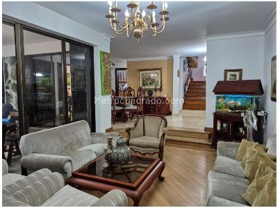 Casa de 4 alcobas en venta en Poblado San Lucas, Medellín, 319 m² · foto 9 de 20