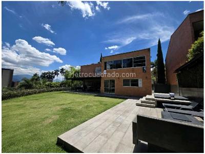 Casa de 3 alcobas en venta en Loma Benedictinos, Envigado, 320 m² · foto 2 de 20