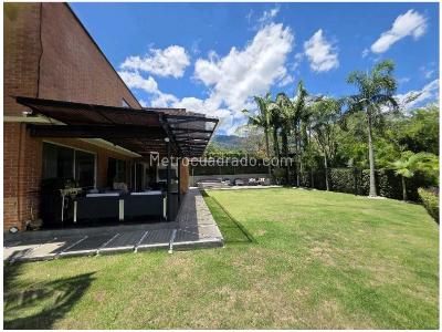 Casa de 3 alcobas en venta en Loma Benedictinos, Envigado, 320 m² · foto 4 de 20
