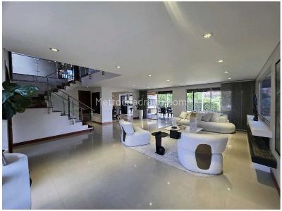 Casa de 3 alcobas en venta en Loma Benedictinos, Envigado, 320 m² · foto 9 de 20