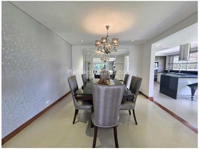 Casa de 3 alcobas en venta en Loma Benedictinos, Envigado, 320 m² · foto 13 de 20