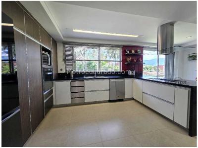 Casa de 3 alcobas en venta en Loma Benedictinos, Envigado, 320 m² · foto 16 de 20
